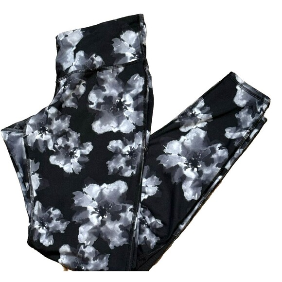 Old Navy Womens Active Mid-Rise Leggings Go-Dry  M PETITE Black Floral - Picture 1 of 9